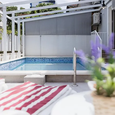 Vibe With Pool * Split