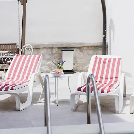 Villa Vibe With Pool *
