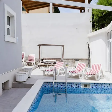 Villa Vibe With Pool