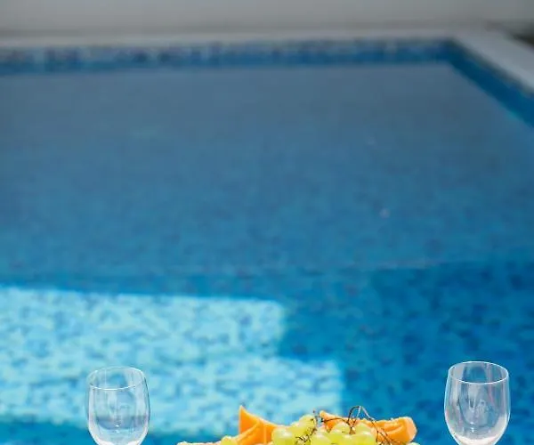 Villa Vibe With Pool