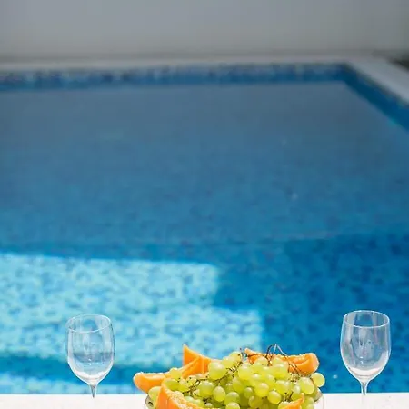 Vila With Pool