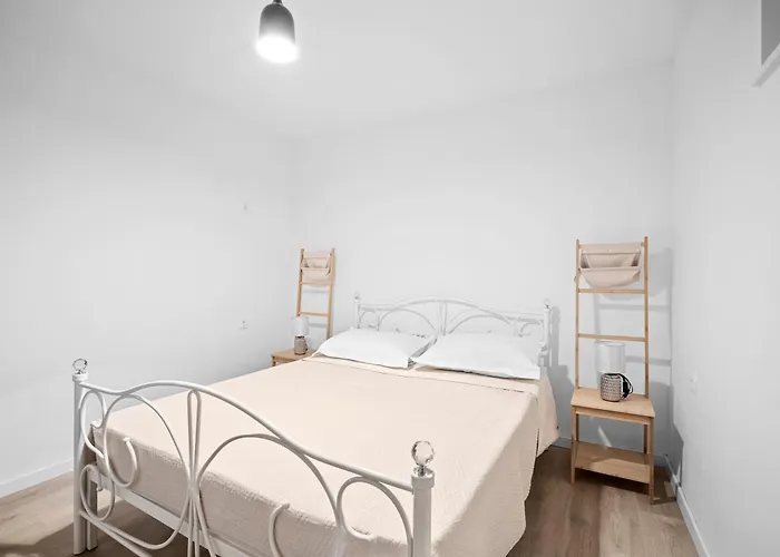 Vibe With Pool Split