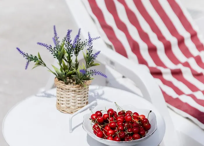 Vibe With Pool Split