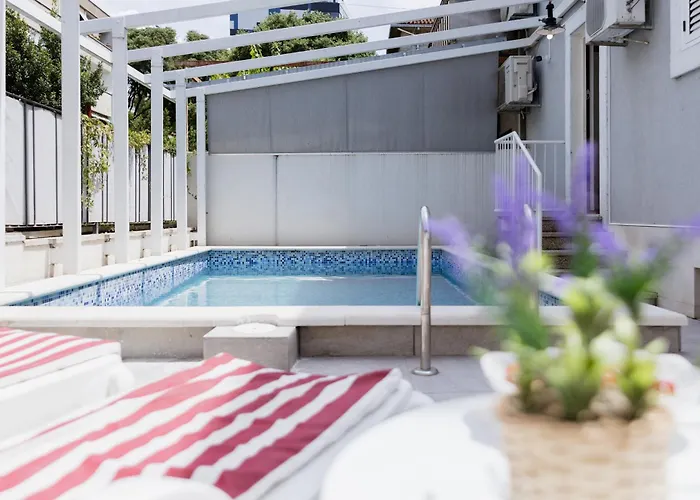 Vibe With Pool * Σπλιτ